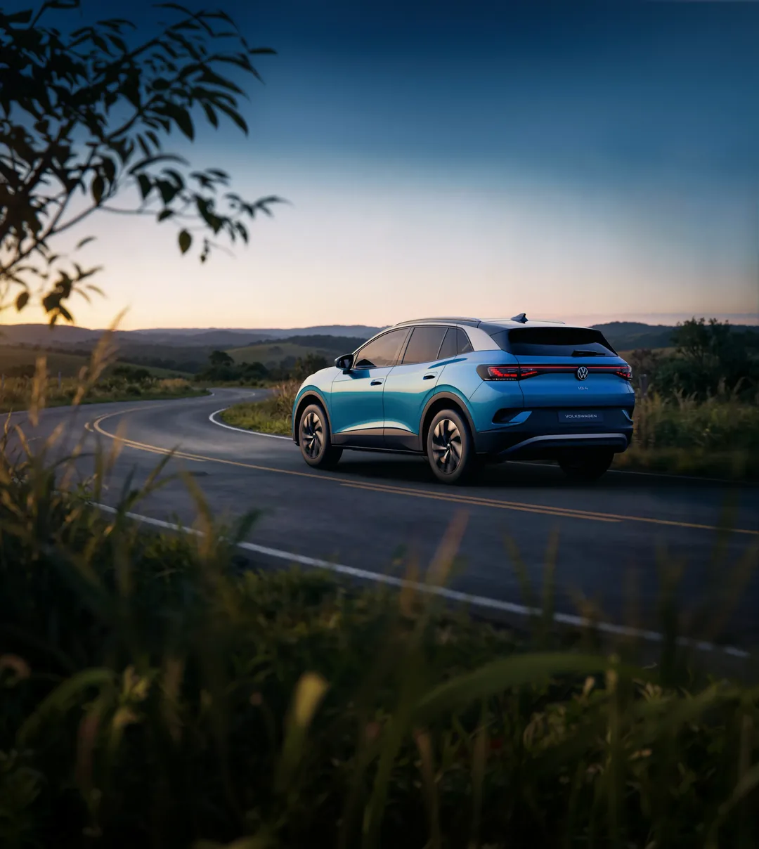Volkswagen ID.4 em uma estrada ao entardecer